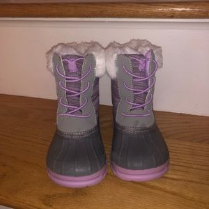 NWOT Oshkosh toddler snow boots size 7 girls